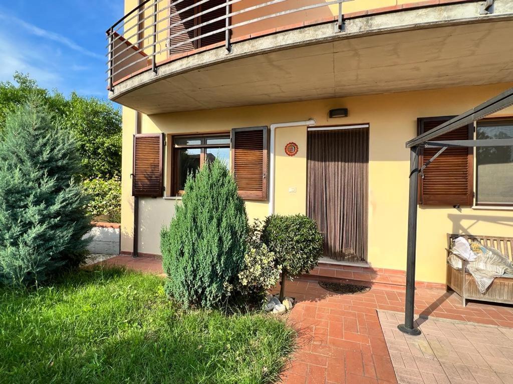 Appartamento Altopascio Sulla Francigena Spianate 外观 照片